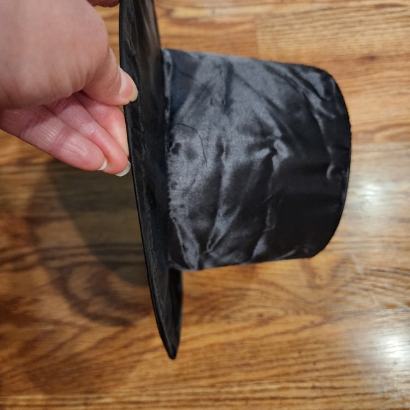 Black Top Hat/Magic Hat/Silky Snowman hatMeasures approx. 11.75" x 5" tall - Picture 3 of 5